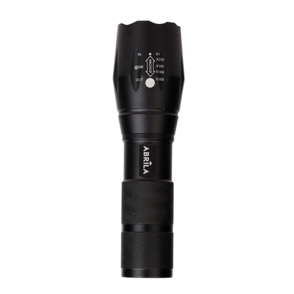 Linterna táctica negra ideal para senderismo y actividades al aire libre