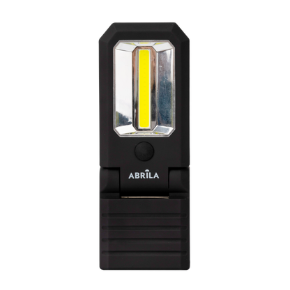 Detalle de la Linterna RUMBO LED COB de Fabrilamp mostrando el imán posterior y la tecnología COB