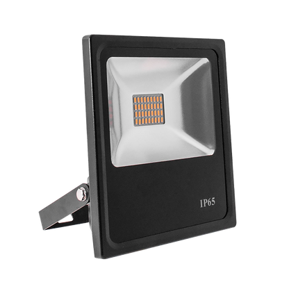 Proyector Trent fabricado en Aluminio color Negro, ideal para iluminar jardines