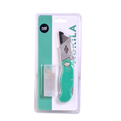 Cúter plegable verde, ideal para trabajos de bricolaje
