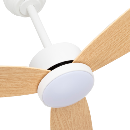 Ventilador moderno blanco y madera ideal para el salón