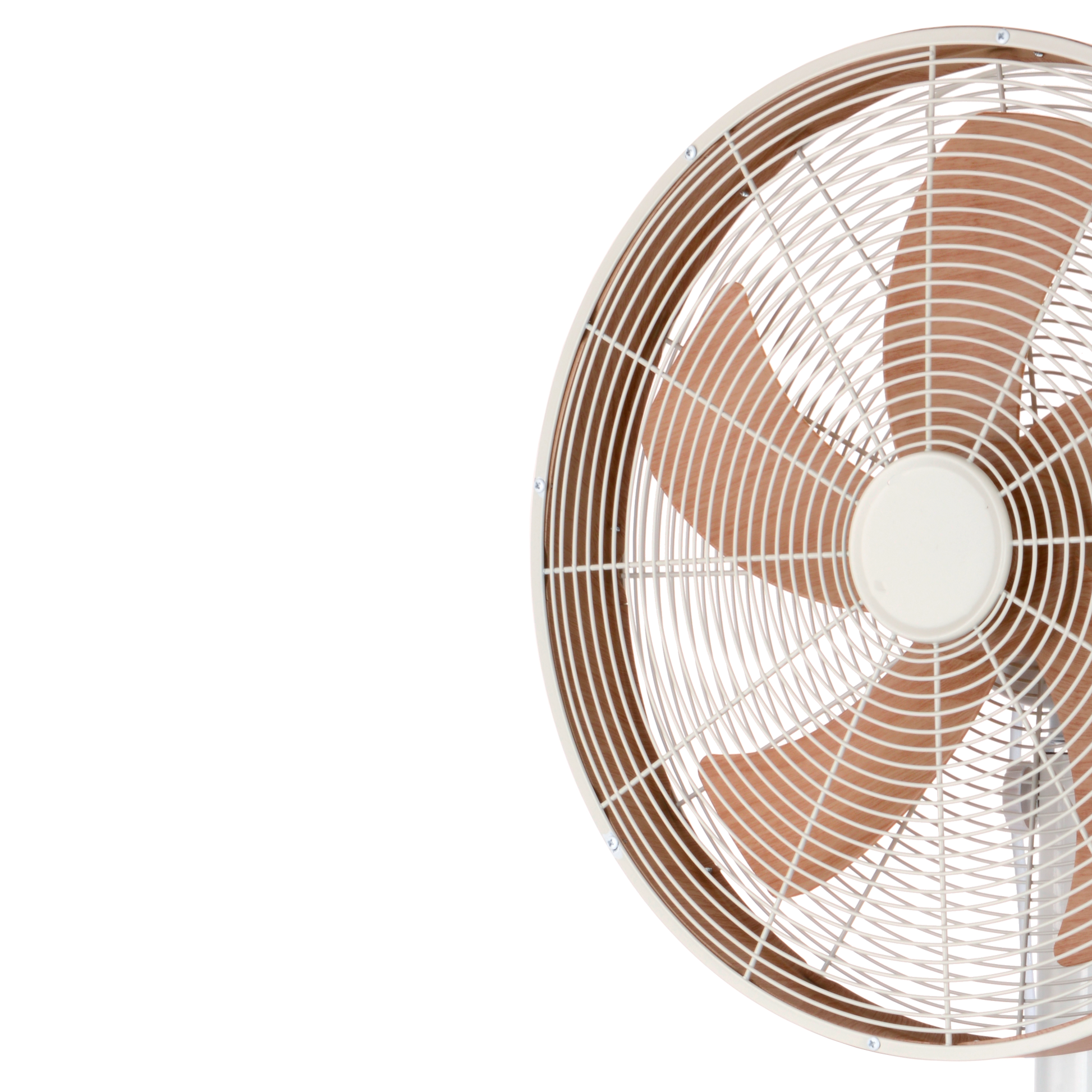 Práctico ventilador de pie con altura regulable ideal para oficina