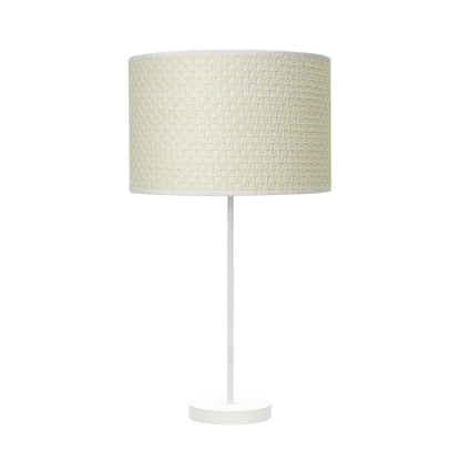 Lámpara hecha en metal color blanco con pantalla textil color cañizo blanco