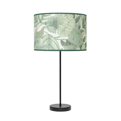 Lámpara hecha en metal color negro con pantalla textil verde, diseño de hoja