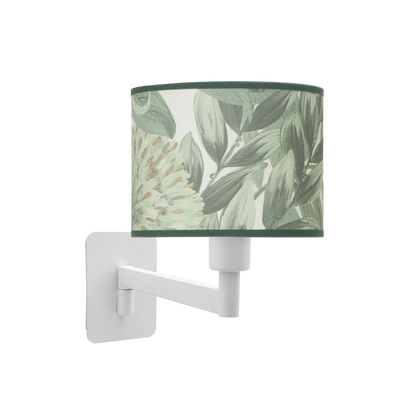 Aplique fabricado en metal color blanco con pantalla textil hoja verde, iluminación moderna