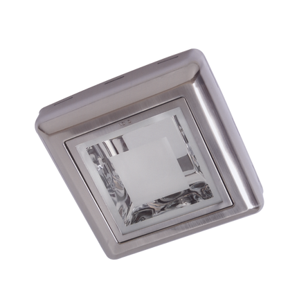 Downlight fabricado en metal color níquel, ideal para una iluminación moderna y elegante.