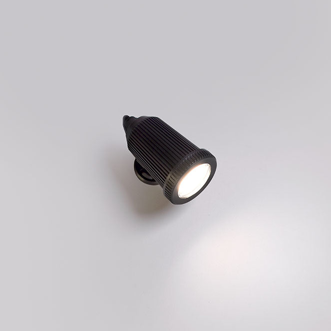 Pincho Ciclame fabricado en ABS color Negro, ideal para iluminar jardines