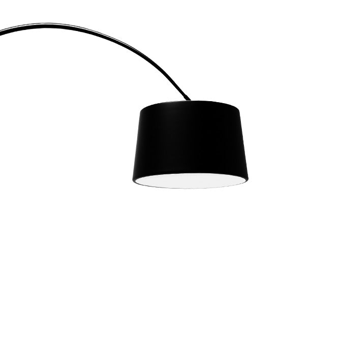 Lámpara ESTRELA fabricada en hierro color negro con detalles en aluminio y plástico