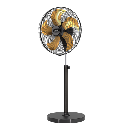 Ventilador de pie fabricado en metal color negro y oro, estilo industrial