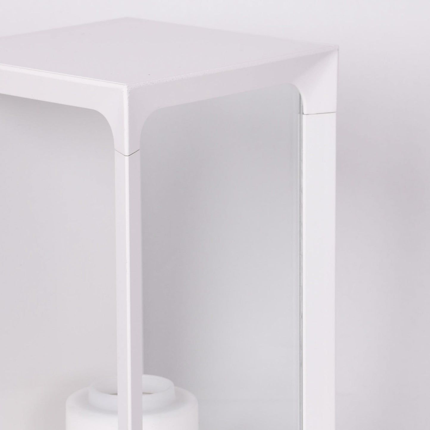Aplique estanco CRIZ con protección IP44, perfecto para iluminar tu jardín.