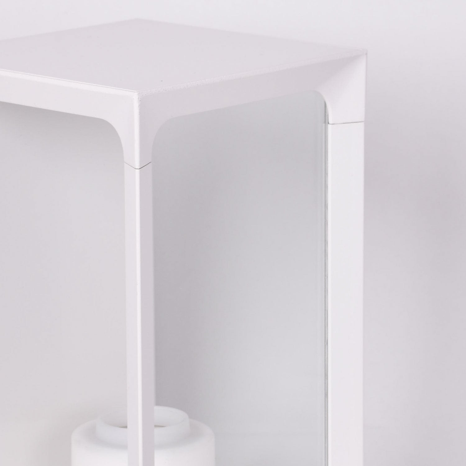Aplique estanco CRIZ con protección IP44, perfecto para iluminar tu jardín.