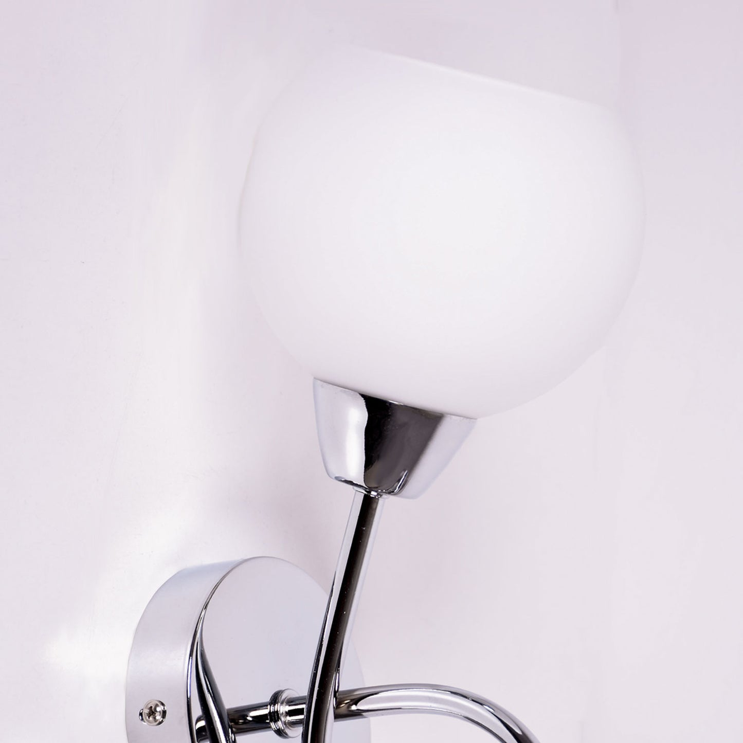 Aplique UMBRIA fabricado en Metal color Cromo