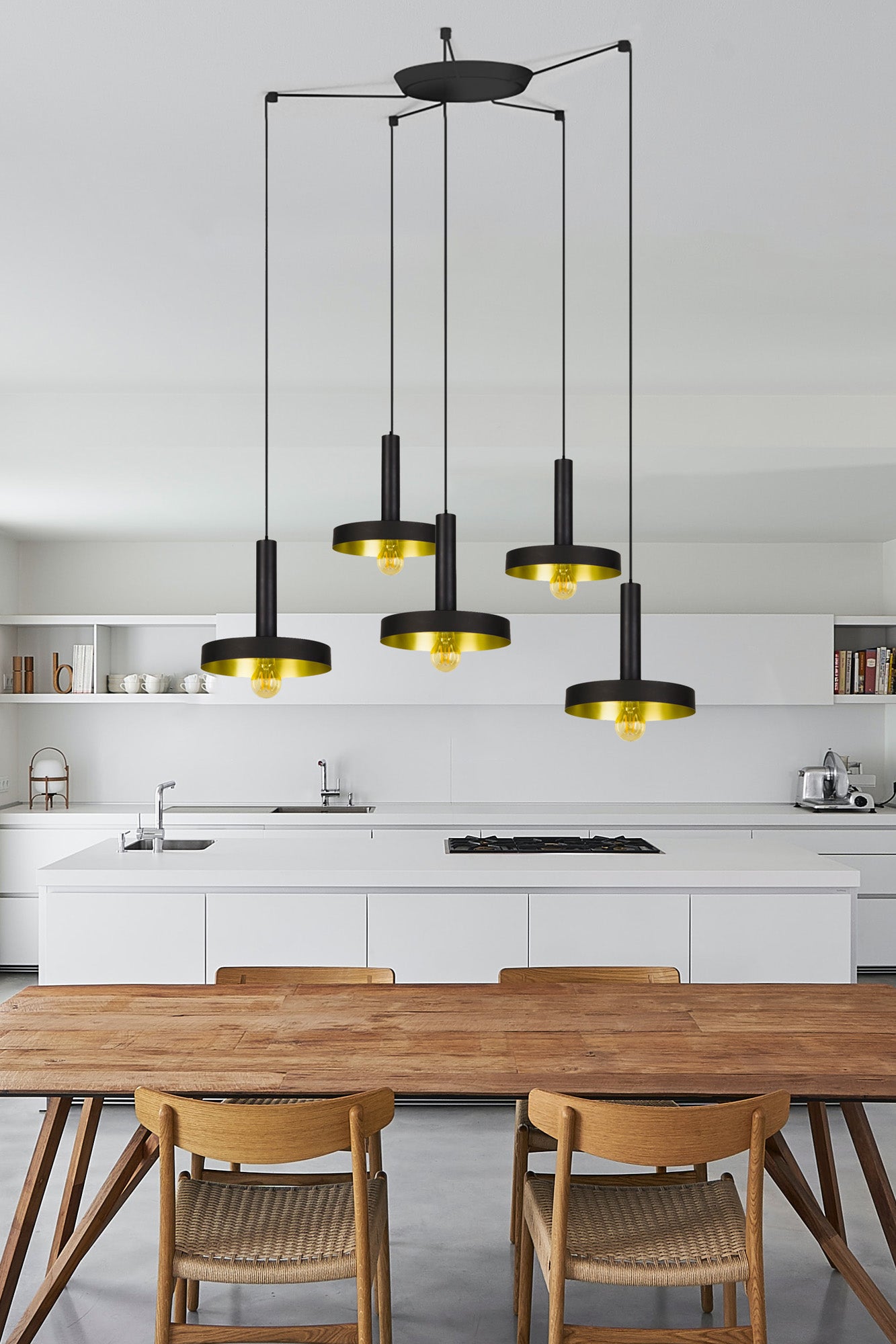 Lámpara Whizz fabricada en Acero color Negro, colgante moderno y elegante.
