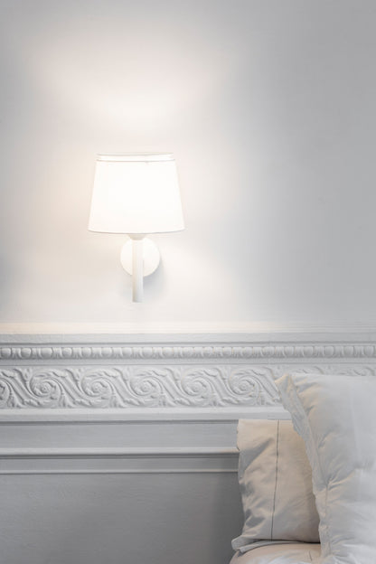 Savoy fabricado en Acero color Blanco Mate, con pantalla Textil