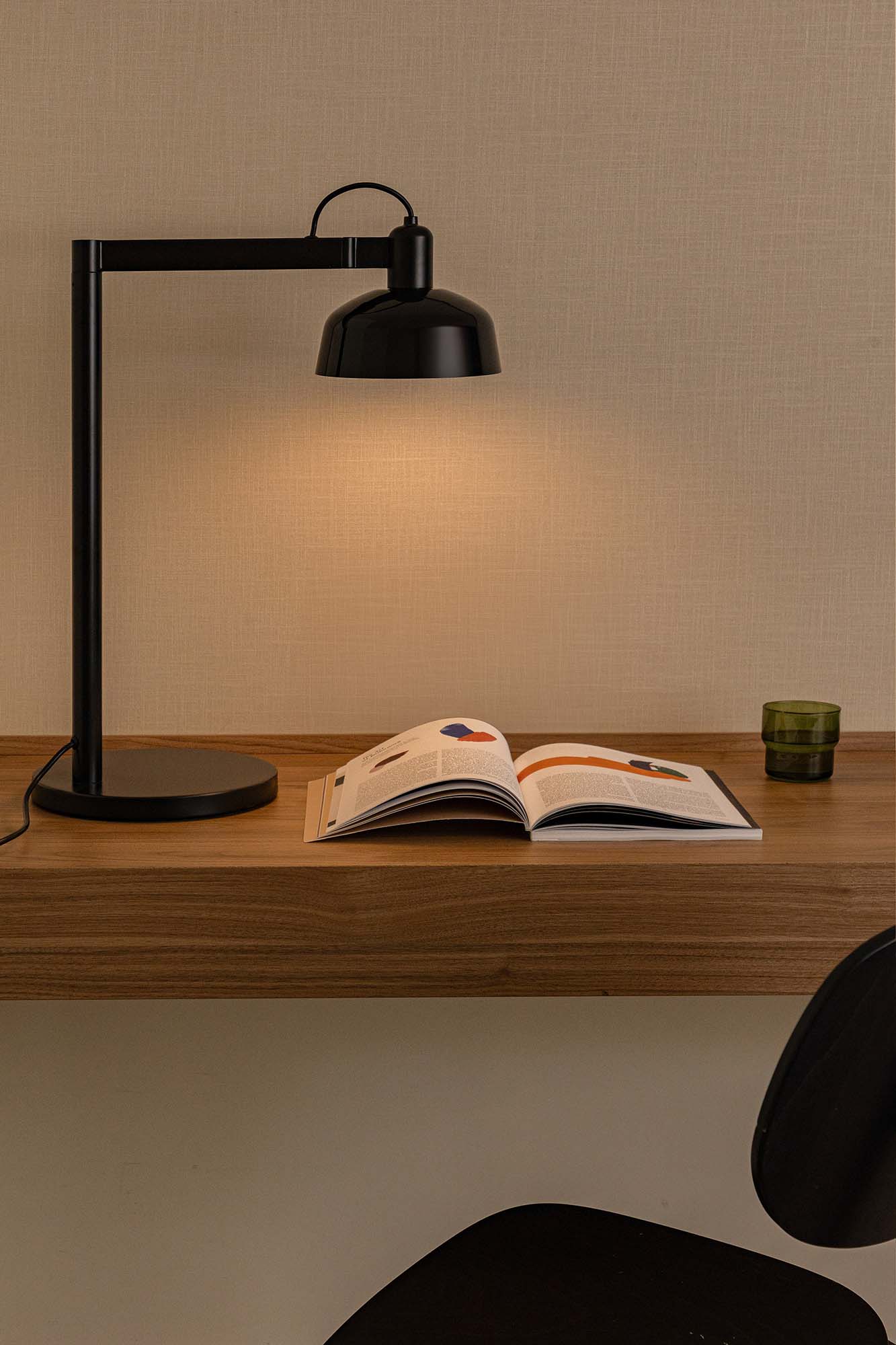 Lámpara TATAWIN fabricada en Acero color Negro, ideal para iluminación focal