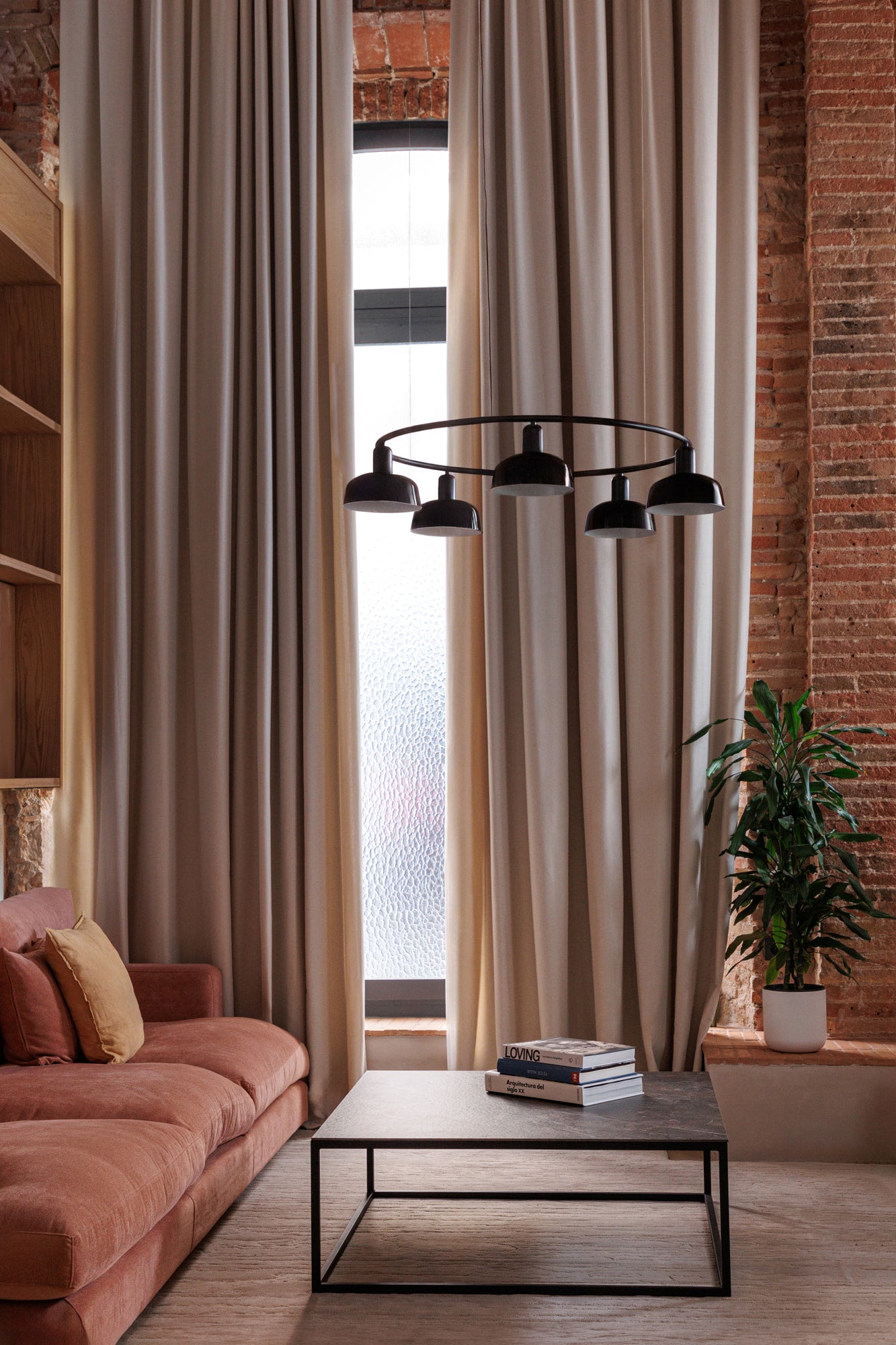 Colgante Tatawin S fabricado en Acero color Negro, ideal para salón-comedor