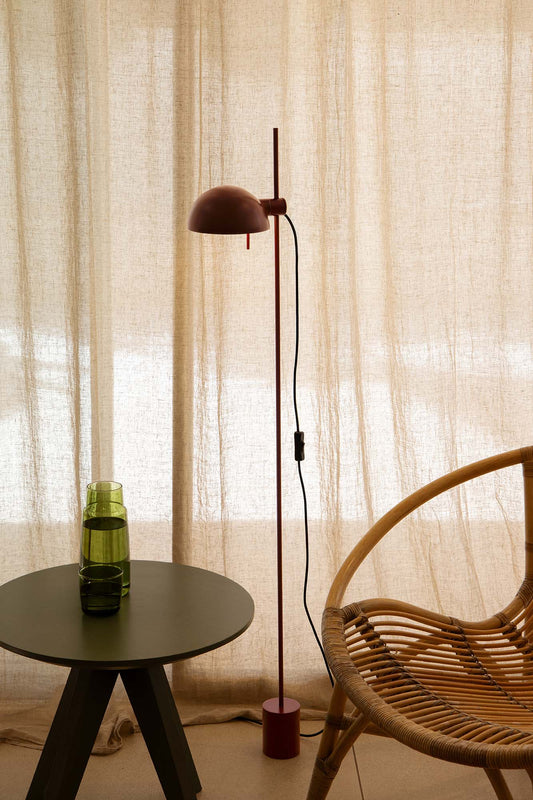 Lámpara Matilda fabricada en acero color granate para iluminación interior