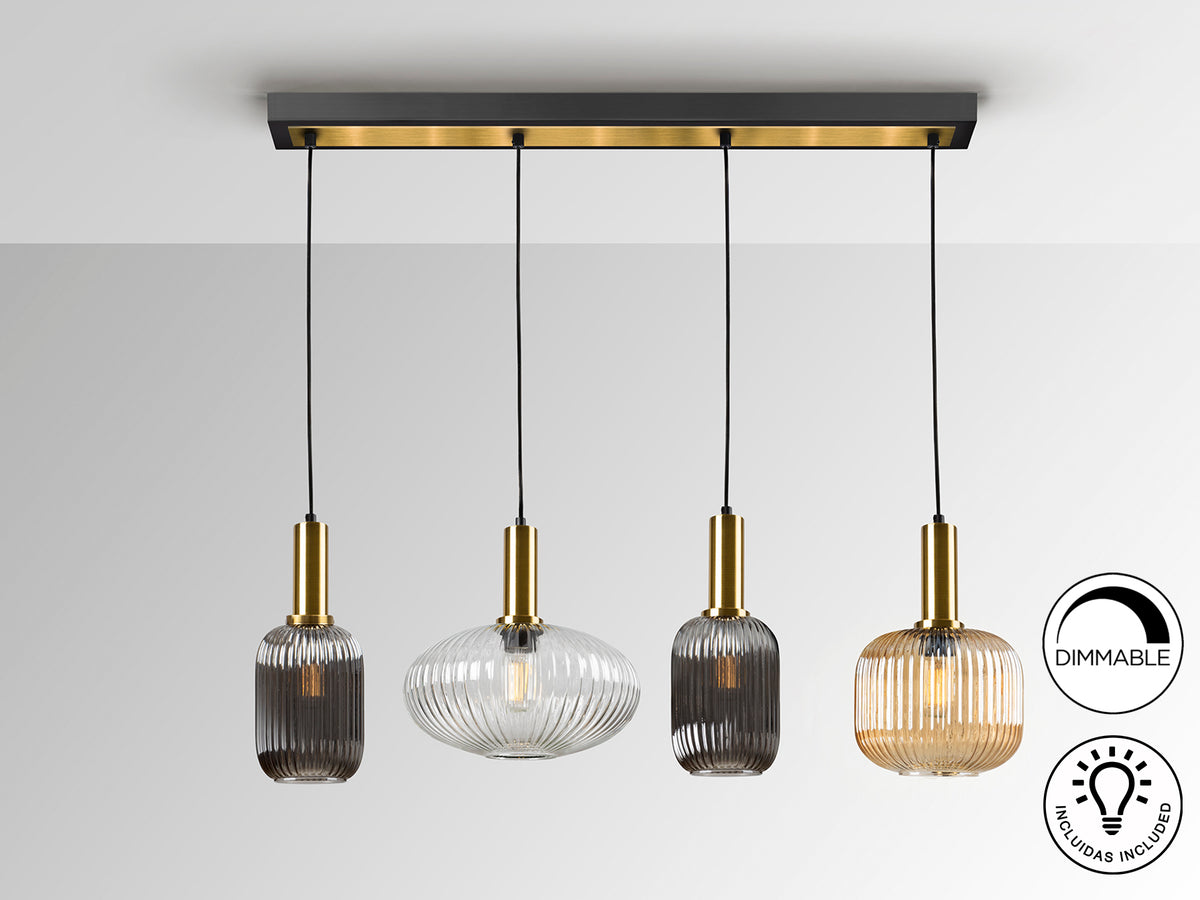Lámpara Colgante Lineal Norma 4 Luces Negro Mate y Latón Schuller en ambiente decorado | Schuller