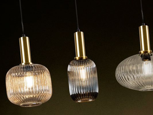 Lámpara Colgante Lineal Norma 5 Luces Negro y Latón Schuller en ambiente decorado | Schuller