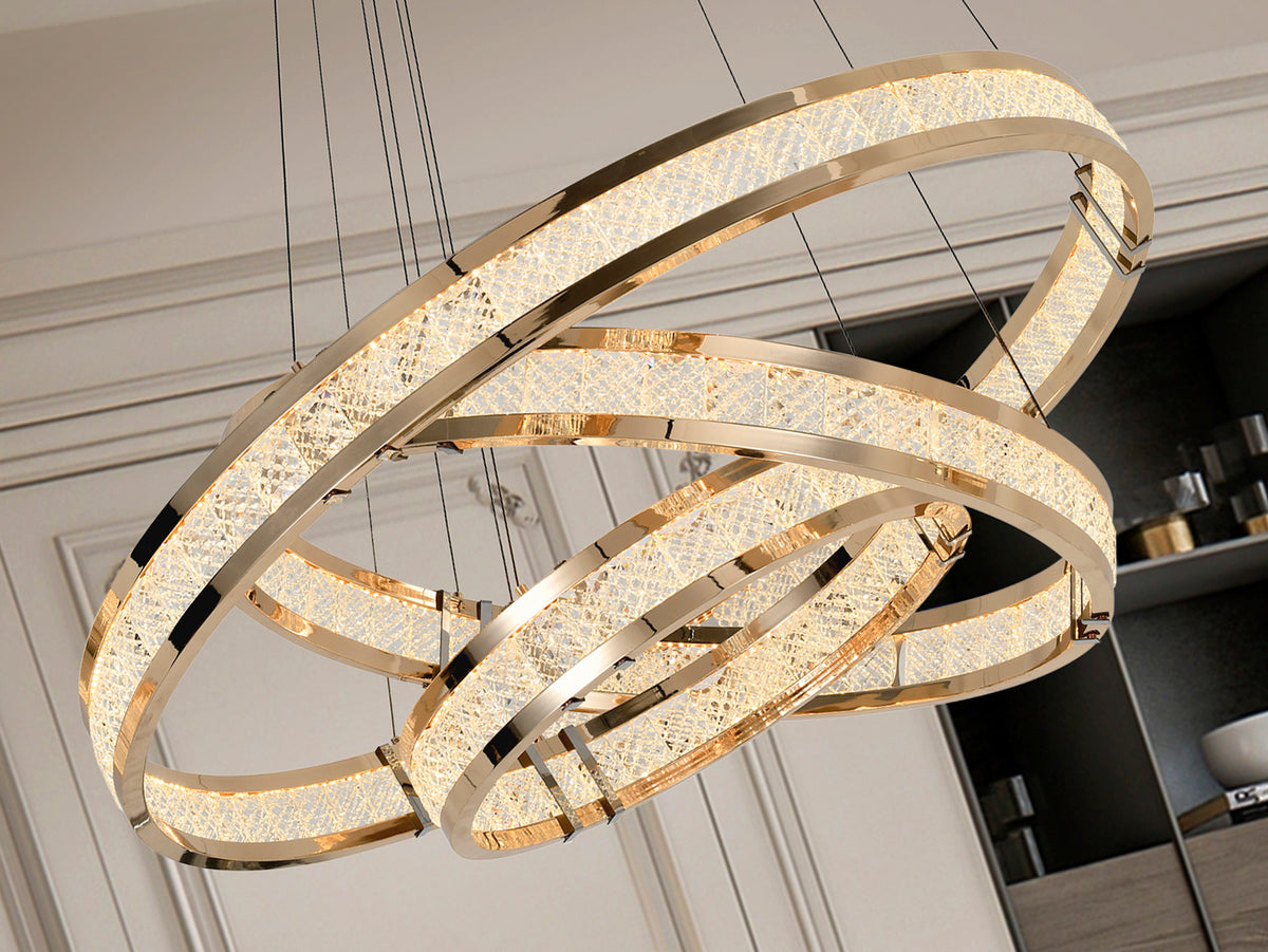Lámpara Colgante LED Lorian 3 Aros Dorado Brillo 79W Schuller en ambiente decorado | Schuller