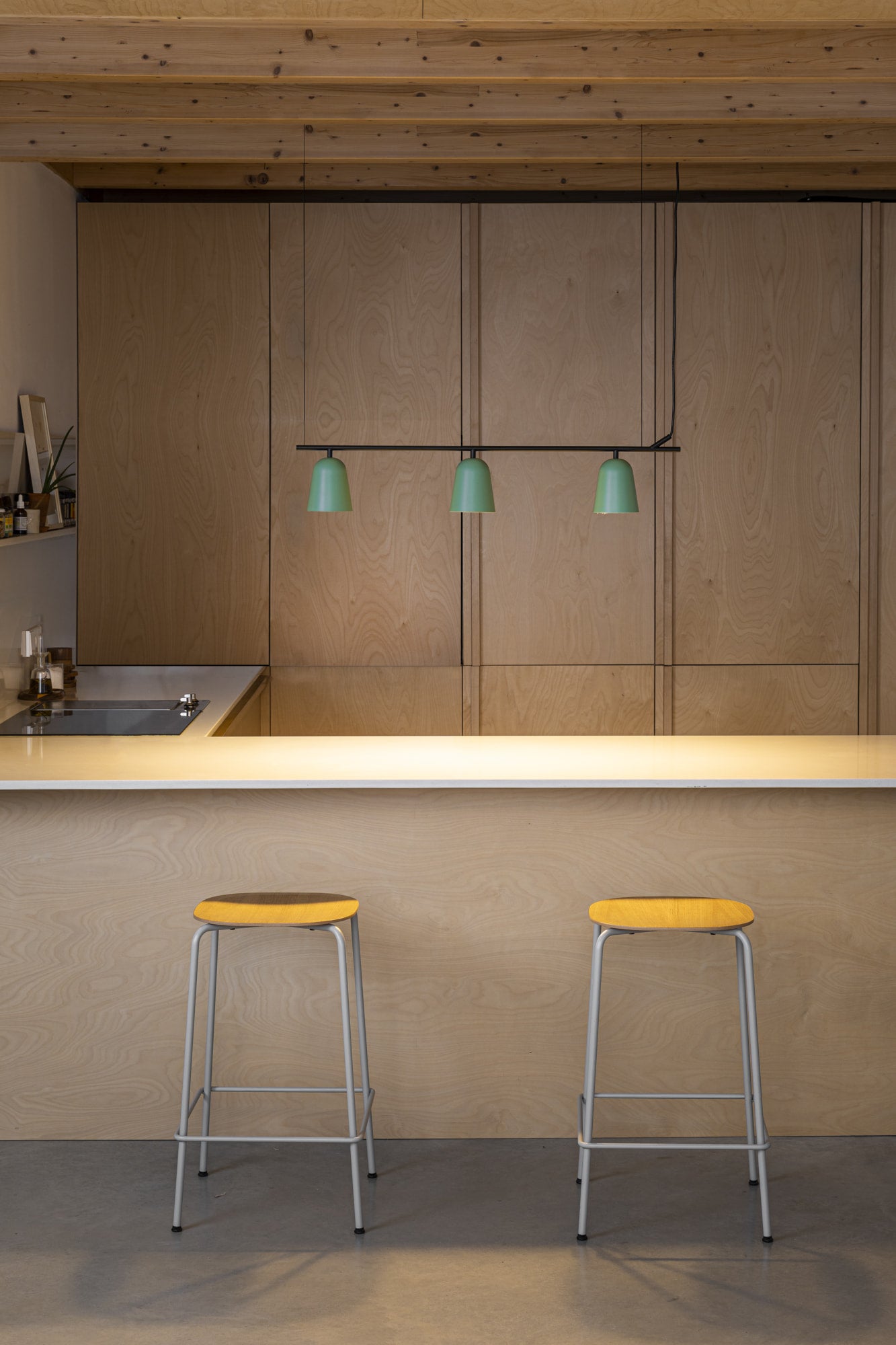 Colgante STUDIO fabricado en Acero color Verde Mate, ideal para iluminación interior