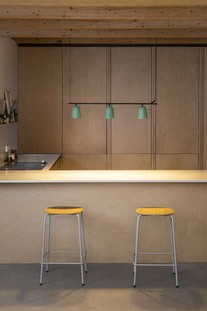 Colgante STUDIO fabricado en Acero color Verde Mate, ideal para iluminación interior