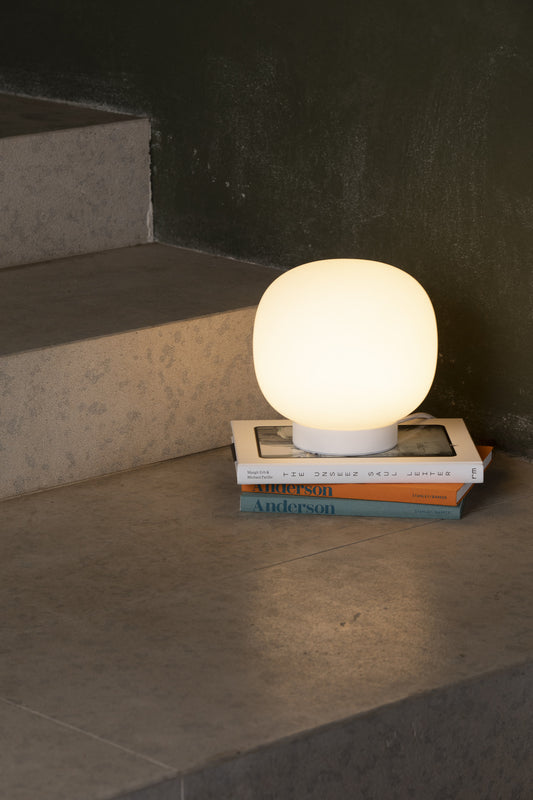 Lámpara AMELIA fabricada en Acero color Blanco, ideal para iluminación ambiental
