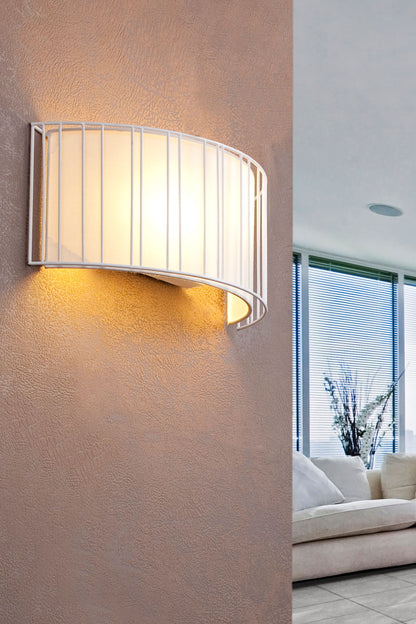 Aplique Linda fabricado en Acero color Blanco con pantalla Beige