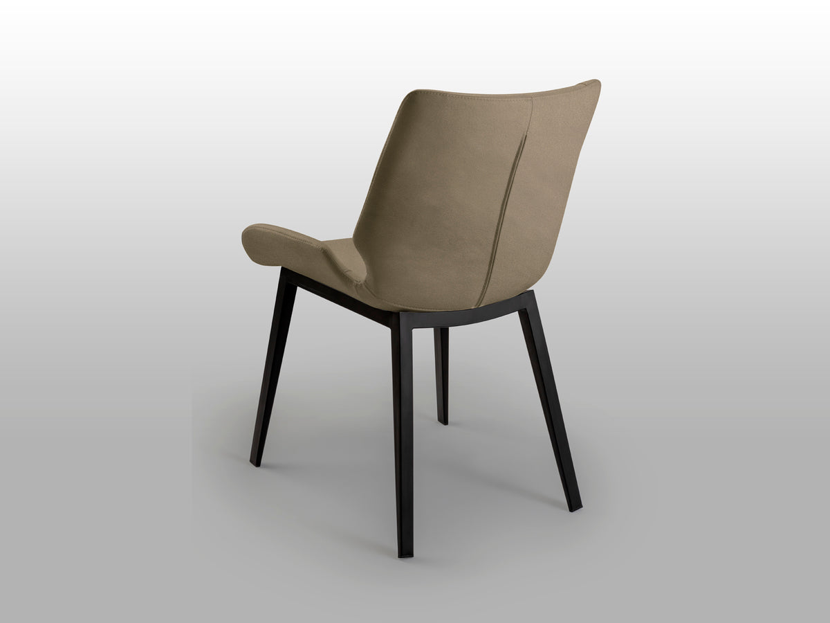 Silla Kiara Negra y Beige con Tapizado Textil Schuller en ambiente decorado | Schuller