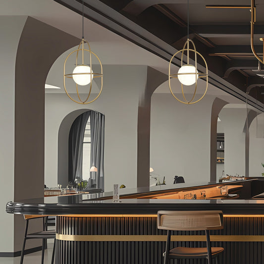 Colgante Astro oro mate instalado en comedor moderno - Ambiente iluminado