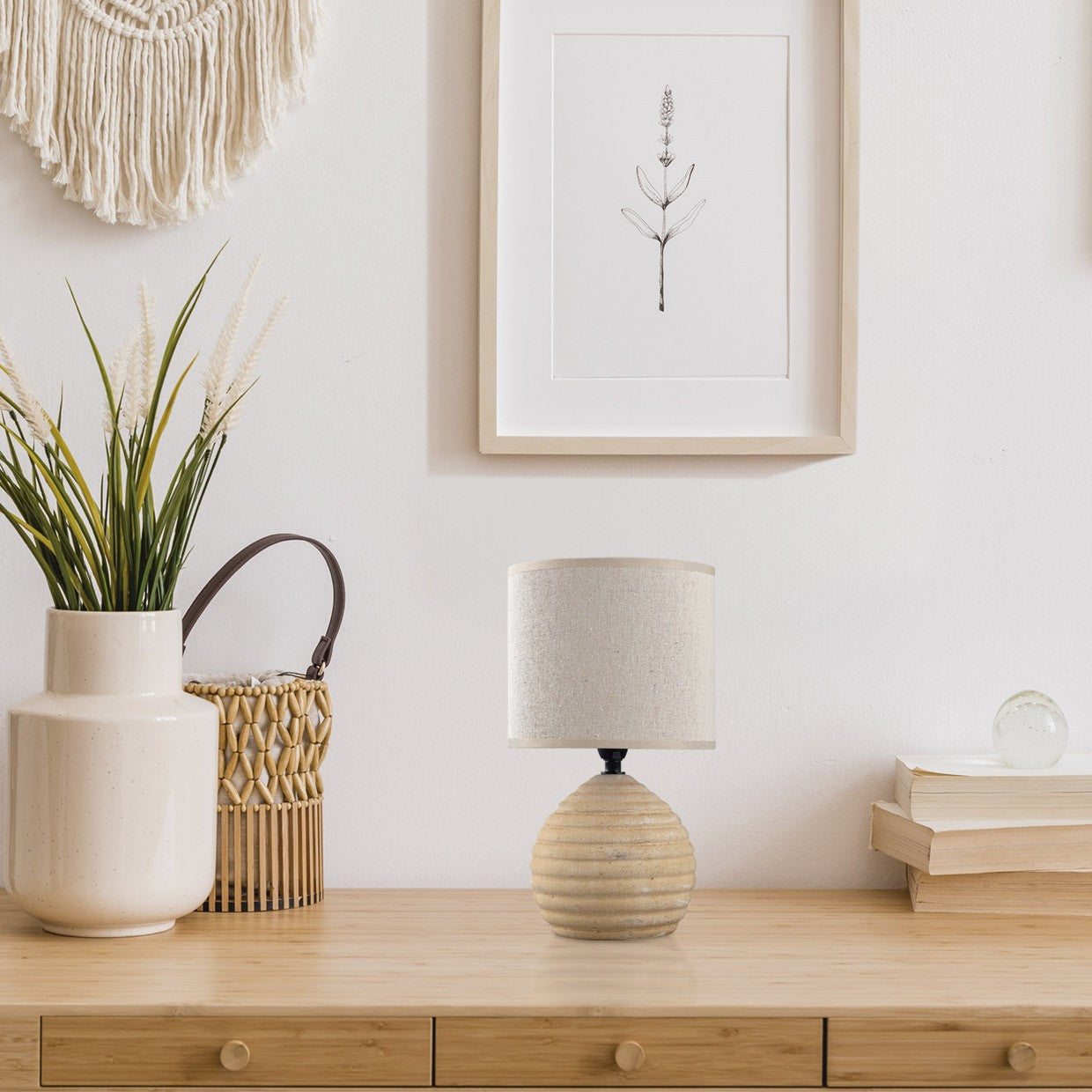 Lámpara de sobremesa Cló marrón en ambiente de dormitorio - Uso real