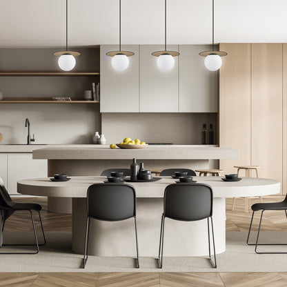 Detalle del difusor opal y estructura rafia de la lámpara colgante Astor ALEMAR - Vista lateral