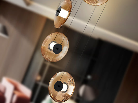 Lámpara Colgante Diabolo 5 Luces LED Negra y Ámbar Schuller en ambiente decorado | Schuller