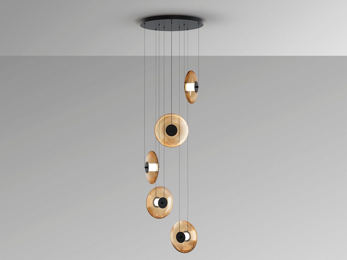 Lámpara Colgante Diabolo 5 Luces LED Negra y Ámbar Schuller en ambiente decorado | Schuller