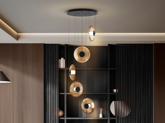 Lámpara Colgante Diabolo 5 Luces LED Negra y Ámbar Schuller en ambiente decorado | Schuller · Ref. 327930
