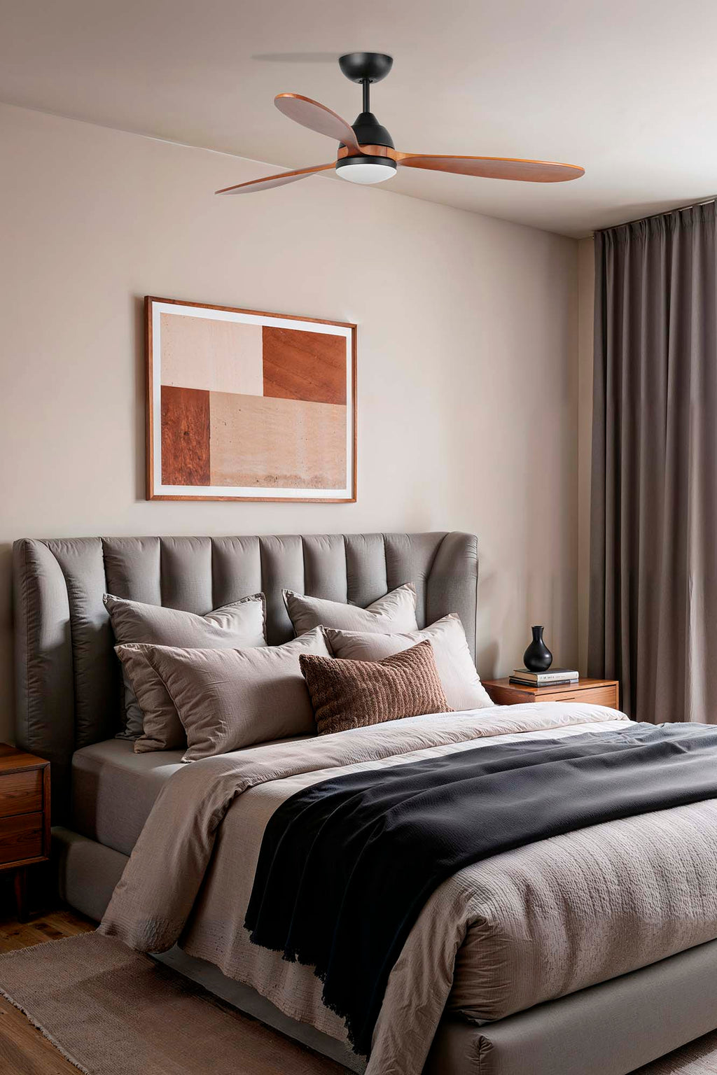 Ventilador de techo LED Faro Poros L 33527 - Negro/Nogal. Diseño moderno, 6 velocidades, luz cálida 2700K, palas de madera. Serie 3324. LuzGuru.
