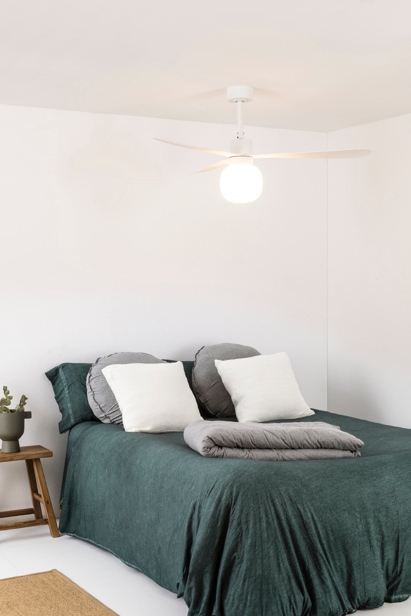 Ventilador de techo LED FARO Amelia L Ball WIZ blanco (33760WW-25) - Diseño moderno y silencioso con control inteligente, ideal para cualquier estancia.
