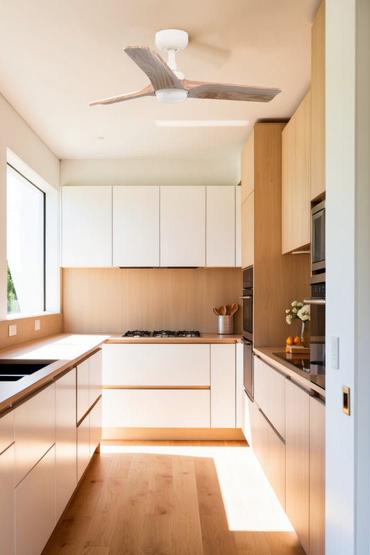 Ventilador HEYWOOD S LED fabricado en Acero color Blanco Mate, con palas de madera de pino