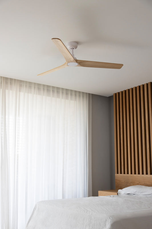 Ventilador Heywood fabricado en pino color blanco, ideal para refrescar tu hogar