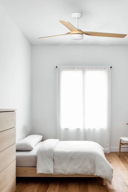 Ventilador PUNT M fabricado en ABS color blanco y arce