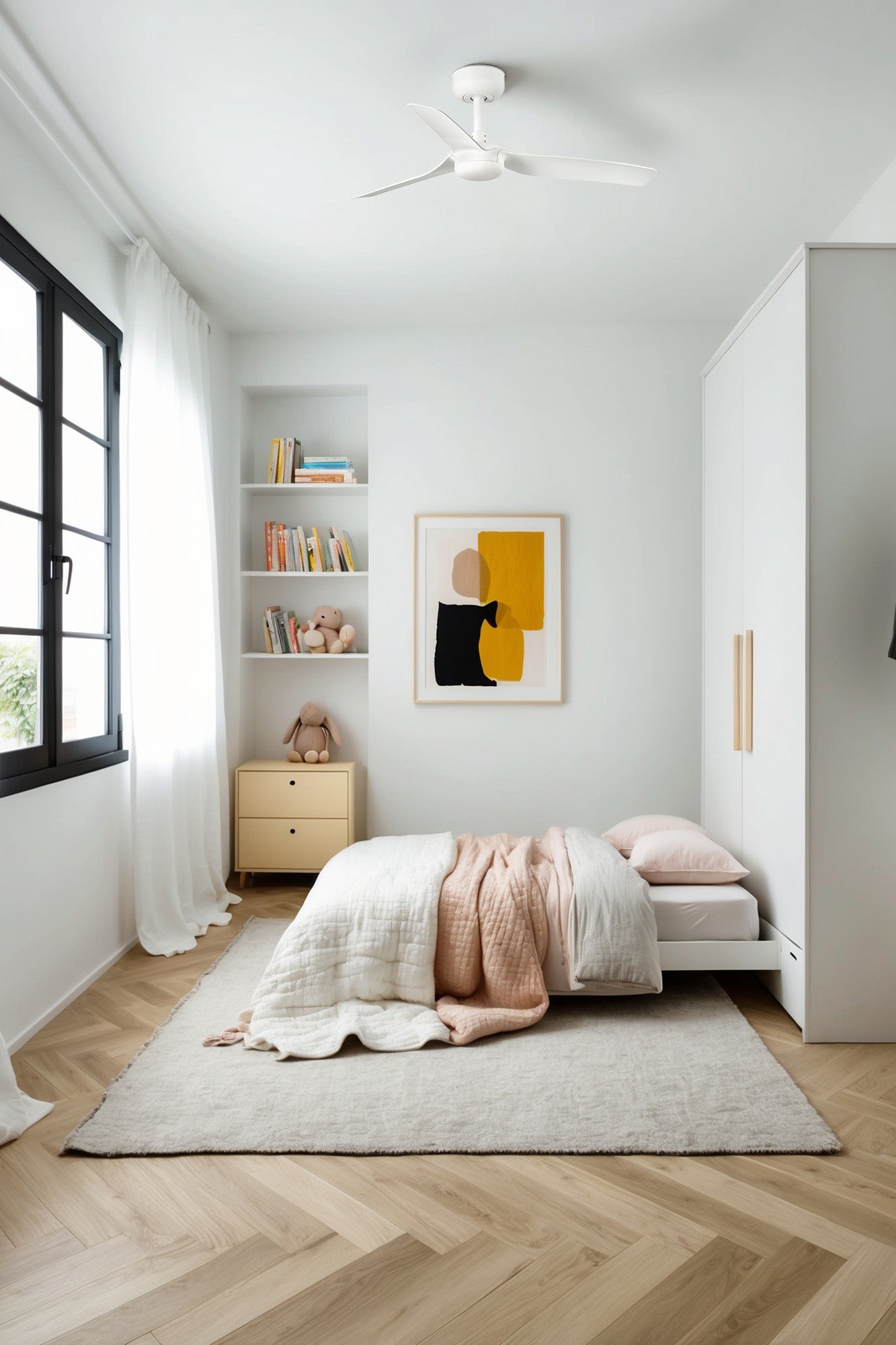 Ventilador MINI PUNT S fabricado en Acero color Blanco, ideal para refrescar tu hogar