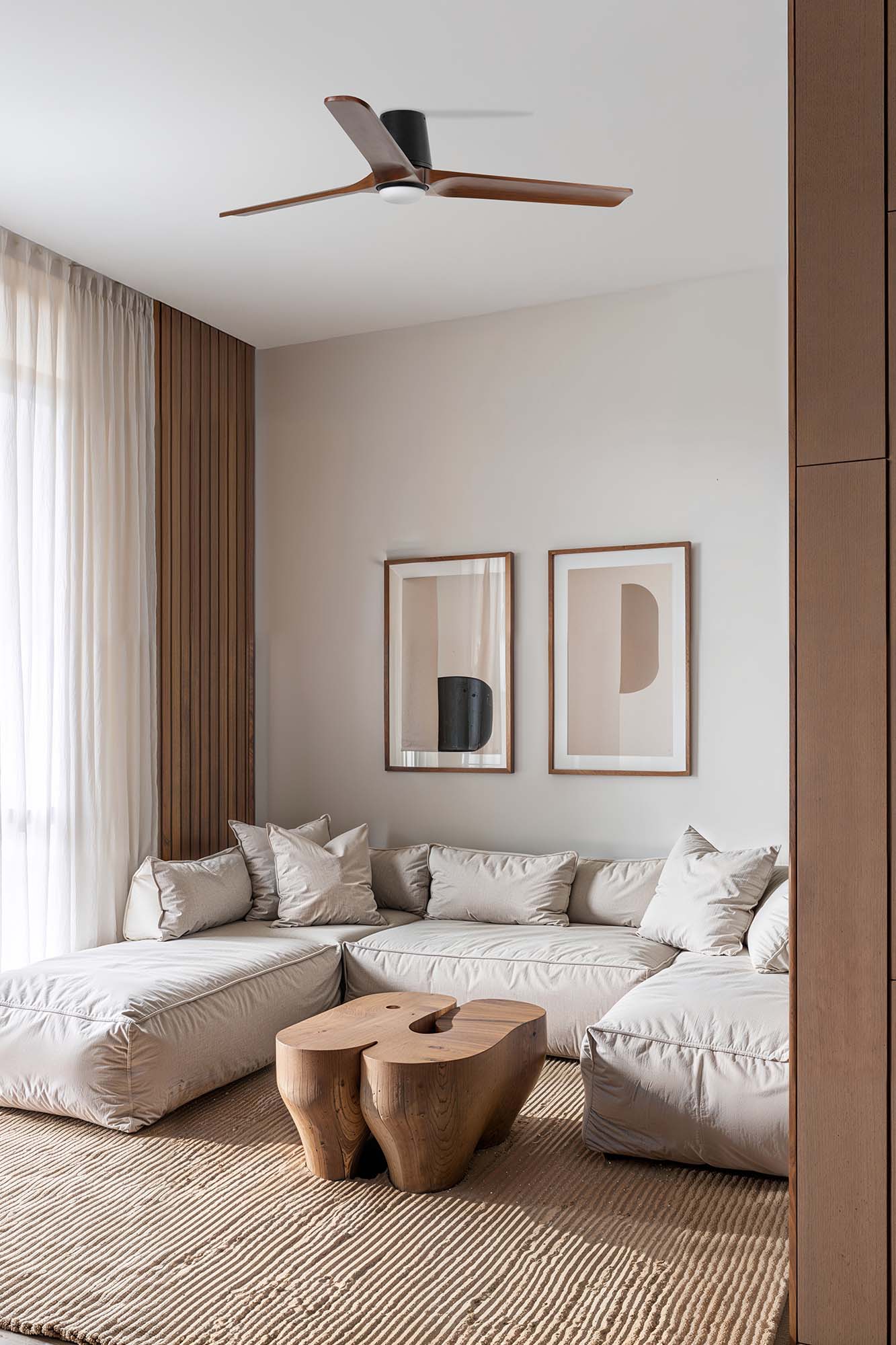 Ventilador HEYWOOD TUB fabricado en aluminio y madera color negro y nogal