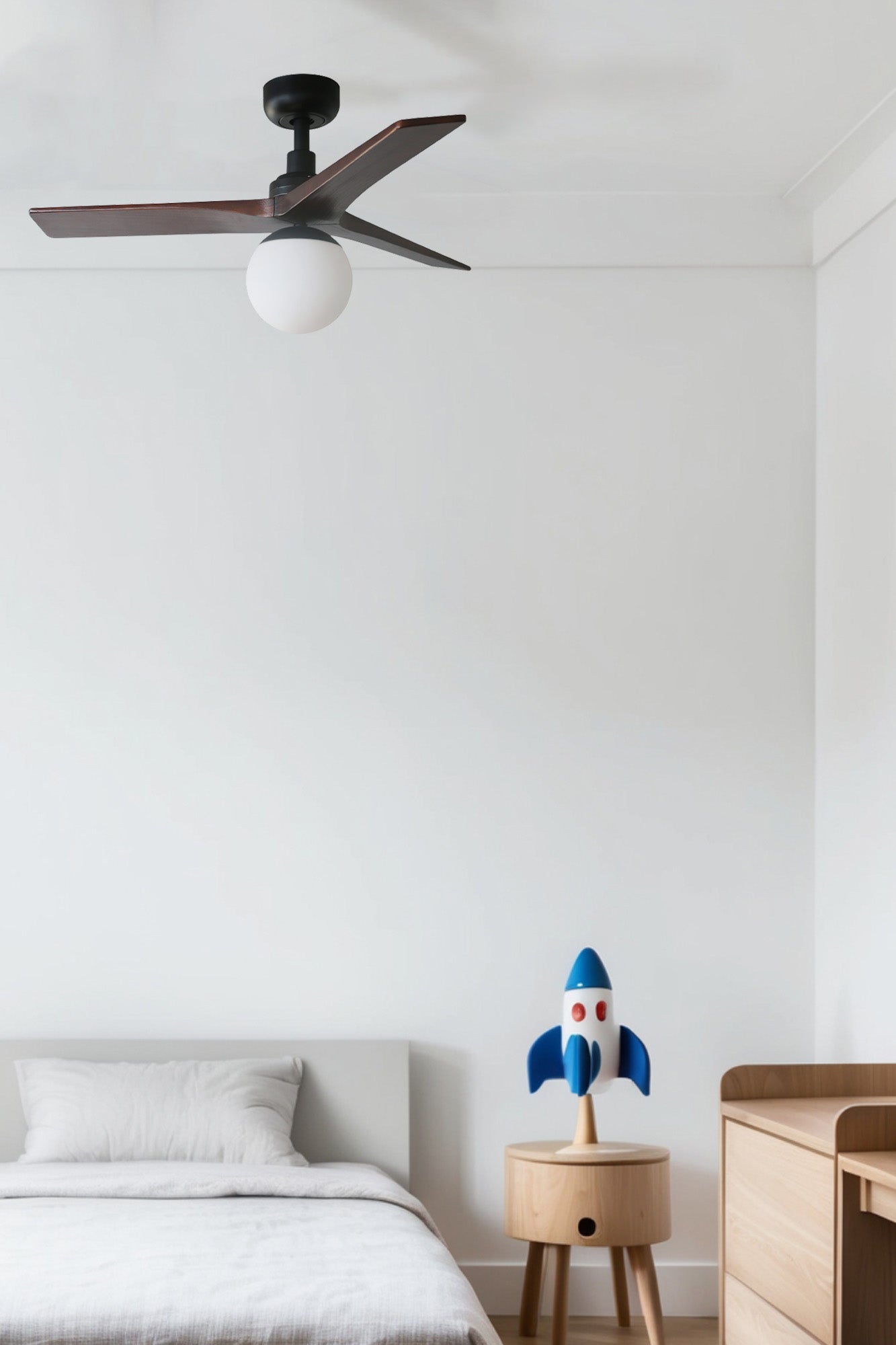 Ventilador de techo FARO KLIM S 34278WT-11L, diseño elegante negro/nogal, serie 3429, con luz E27 y sistema TUYA.
