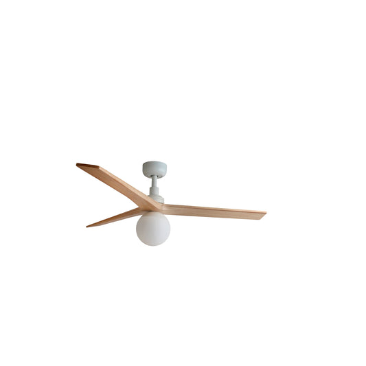 Ventilador de techo blanco con aspas de madera de pino modelo KLIM M de FARO