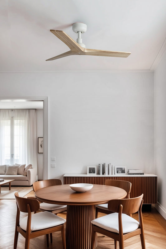 Ventilador KLIM fabricado en pino color blanco, ideal para salón