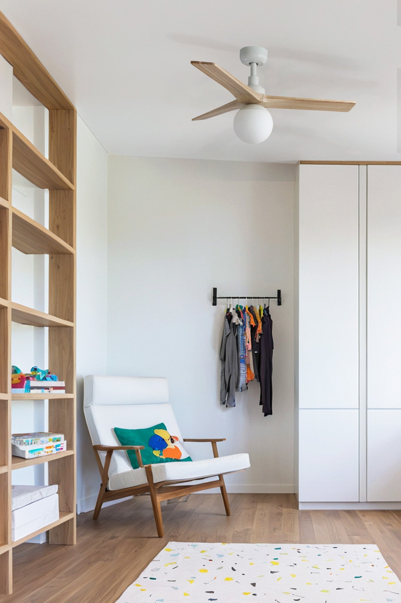 Ventilador de techo con luz FARO KLIM S 34281WW-11L, blanco/madera,  tecnología WIZ,  diseño moderno para salón, dormitorio.
