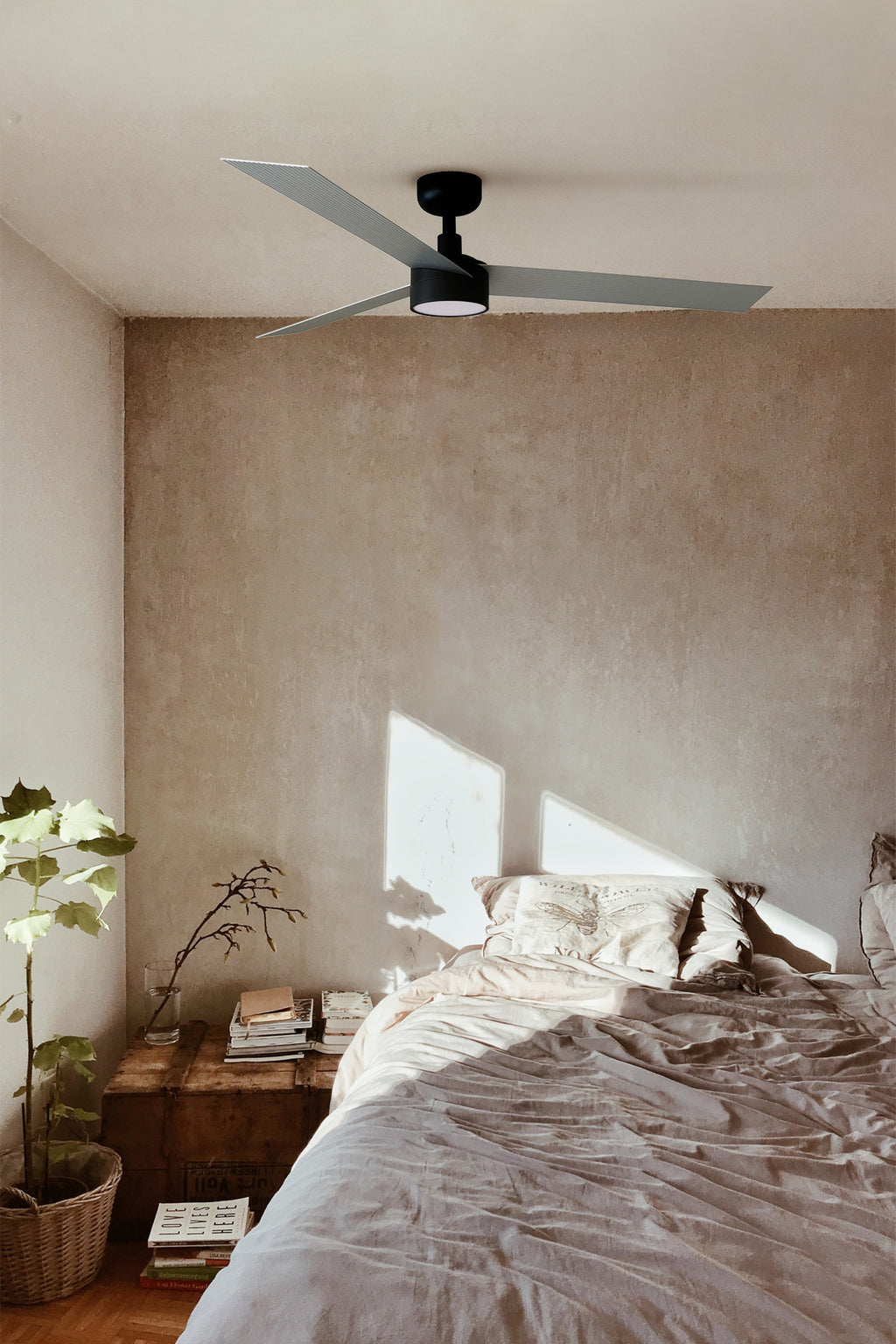 Ventilador de techo LED FARO Cruiser L 34286-1TW negro mate con palas de aluminio, serie 3431.  Ideal para habitaciones de 17,6m² a 28m².  Motor DC silencioso, 6 velocidades, mando a distancia incluido.
