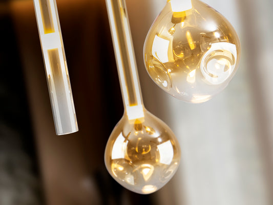 Lámpara Colgante Essenza 9 Luces LED Negra y Dorada Schuller en ambiente decorado | Schuller