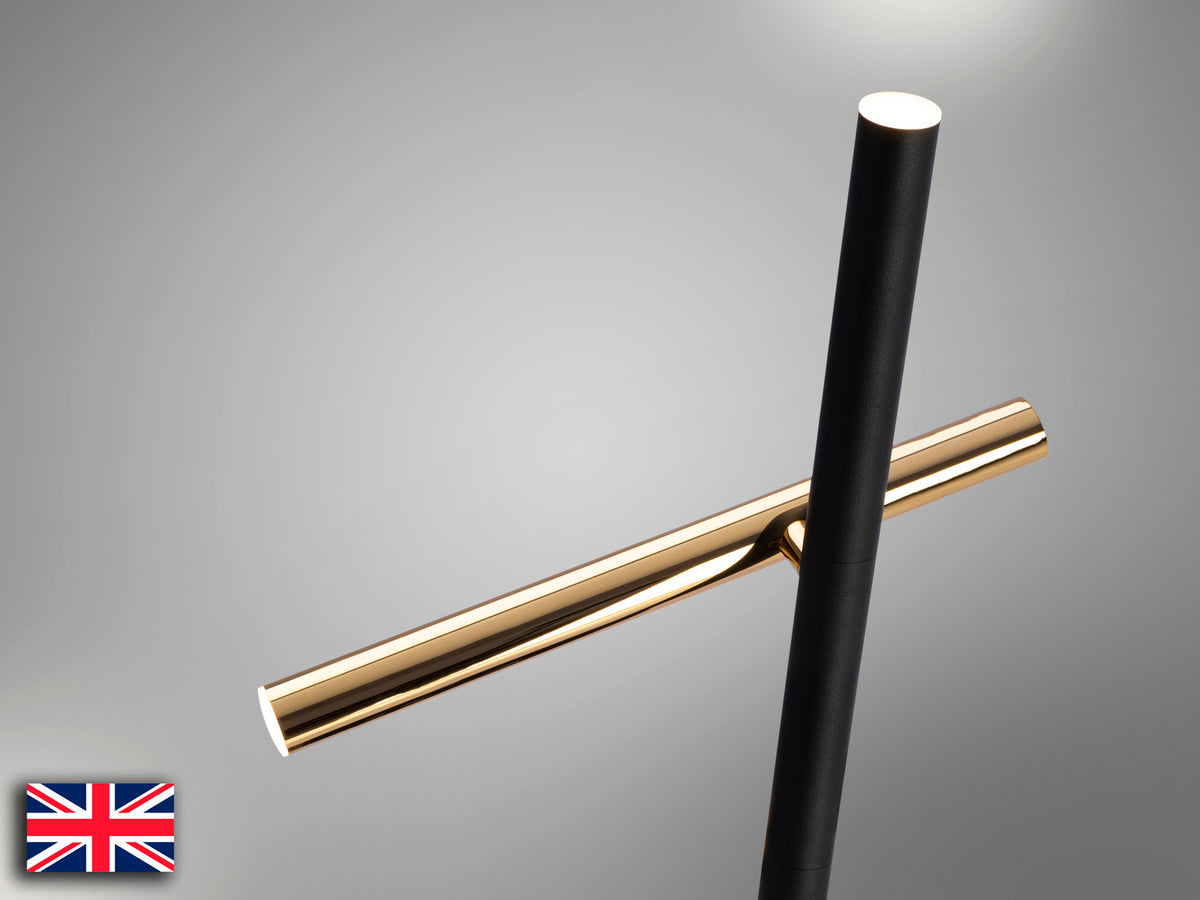 Lámpara de Pie Varas 167 cm Oro y Negro 2 Luces LED Schuller en ambiente decorado | Schuller