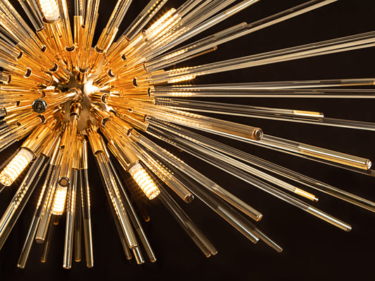 Lámpara Colgante Evasión 9L Oro Brillo con Cristal Ámbar Schuller en ambiente decorado | Schuller